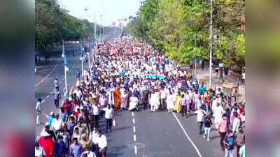 West Bengal Election 2021: वीलचेयर, जुड़े हुए हाथ और हजारों की भीड़, कथित हमले के बाद ममता का बड़ा शक्ति प्रदर्शन