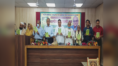 प्रयागराज में कुशवाहा गाजीपुरी की किताब बागीचा गजलों का हुआ विमोचन, 101 ग़ज़लों का है संकलन