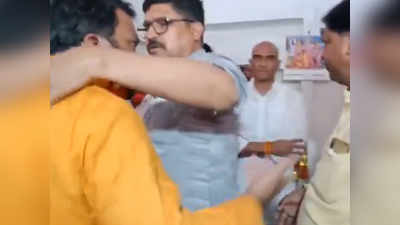 मध्य प्रदेश: मुरैना में 2 BJP नेता भिड़े, कांग्रेस ने वीडियो शेयर कर चुटकी ली