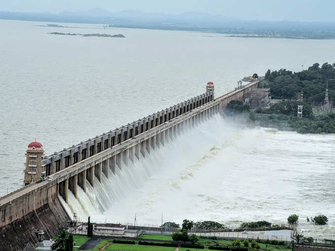 ದುಡಿಯುವ ಕೈಗಳಿಗೆ ಕೆಲಸ ಸಿಗಬೇಕು