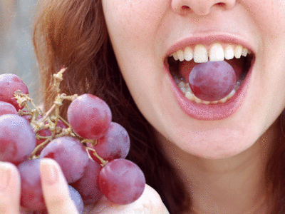 Grapes Skin Care: हर दिन 1 कटोरी अंगूर खाने के हैं इतने फायदे, बुढ़ापा रहता है कोसों दूर