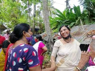 അരൂരില്‍ അരനൂറ്റാണ്ടിന് ശേഷം പെണ്‍പോരാട്ടം..! അറിയാം ആലപ്പുഴയിലെ വനിതാരത്‌നങ്ങളെ...