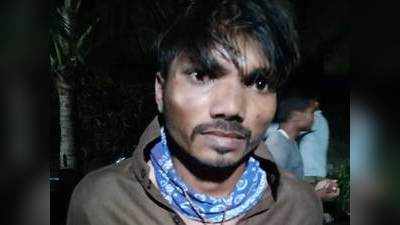 Ahmednagar Crime: मक्याच्या शेतात दुचाकीस्वार लपले होते, महिला पकडायला गेली अन्