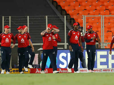भारताविरुद्धच्या फायनल टी-२० आधी इंग्लंडच्या संघाला धक्का; जवागल श्रीनाथने केली कारवाई