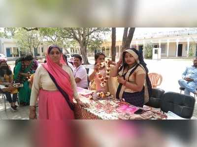 Rajasthan : भाषण से प्रभावित हो सास ने भरी सभा में हटाया सरपंच बहू का घूंघट, बोली -अब समय बदल गया , पढ़ें पूरी खबर