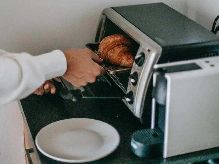 Microwave Oven : 57% तक के डिस्काउंट पर खरीदें Microwave Oven, बिना टेंशन के करें बेक से लेकर रीहीटिंग तक