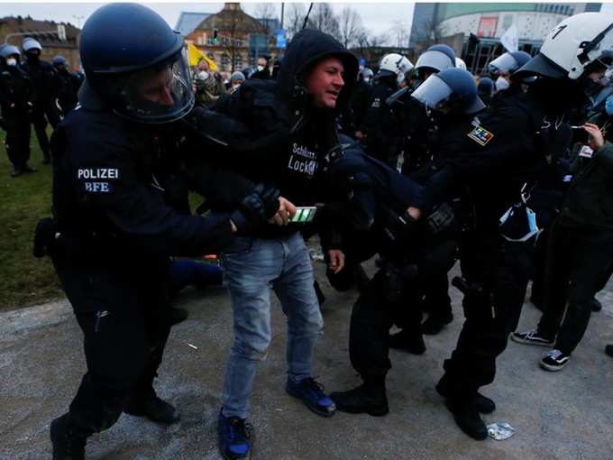 जर्मनी में प्रदर्शनकारियों और पुलिस में झड़प, लाठीचार्ज