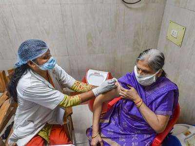 दिल्‍ली: कोरोना वैक्सीनेशन ड्राइव में सरकारी सेंटरों ने प्राइवेट अस्पतालों को छोड़ा पीछे