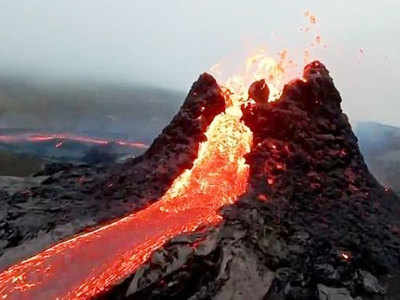 पाहा व्हिडिओ: आइसलँडमध्ये ८०० वर्षानंतर ज्वालामुखीचा स्फोट