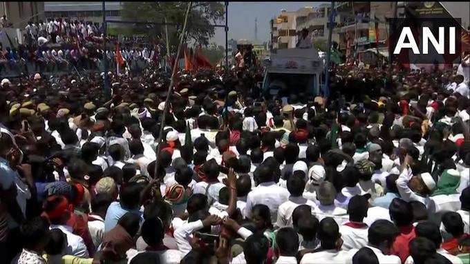डीएमके अध्यक्ष एमके स्टालिन ने तमिलनाडु के वेप्पनपल्ली विधानसभा क्षेत्र में चुनाव प्रचार किया। तमिलनाडु में 6 अप्रैल को एक चरण में मतदान होना है।