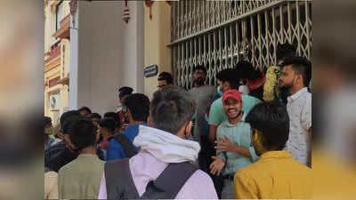 Varanasi News: BHU बंद प्रदर्शन शुरू, सेंट्रल ऑफिस पर छात्रों ने किया प्रदर्शन