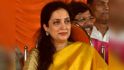 rashmi thackeray: मुख्यमंत्र्यांच्या पत्नी रश्मी ठाकरे यांना करोना; वर्षावर क्वारंटाइन