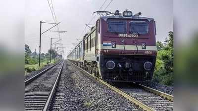 कोविड-19 का असर: रेलवे की यात्रियों से कमाई 70% घटी, माल ढुलाई से आमदनी में इजाफा