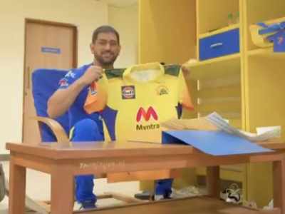 IPL 2021 : कप्तान एमएस धोनी ने लॉन्च की सीएसके की नई जर्सी, सेना को सैल्यूट