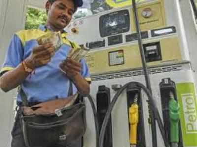 Petrol Diesel Price: लगातार दूसरे दिन सस्ता हुआ पेट्रोल-डीजल, जानिए अपने शहर का रेट