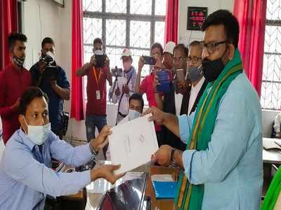 Madhupur By-Election 2021: पर्चा दाखिल कर भावुक हुए JMM के हफीजुल हसन, कहा- हाजी साहब के अधूरे कार्यों को पूरा करना ही उन्हें श्रद्धांजलि​