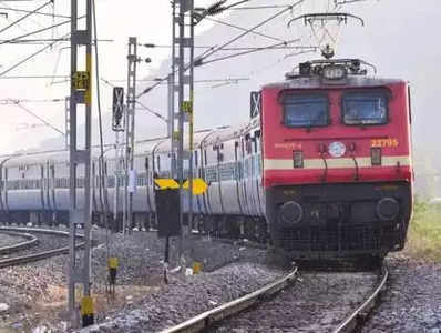 Bharat Bandh Train Updates: रेल यात्रियों की बढ़ी मुसीबत, चार शताब्दी ट्रेनें कैंसिल, 32 जगहों पर रेल यातायात बाधित