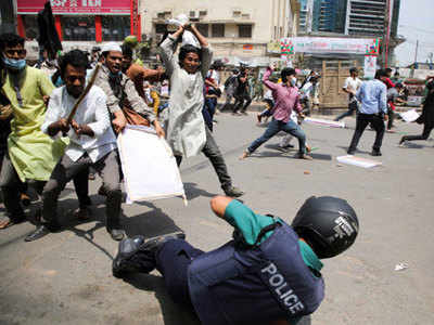 बांग्‍लादेश के ढाका विश्वविद्यालय में पीएम मोदी के विरोध में हिंसक प्रदर्शन, 20 लोग घायल
