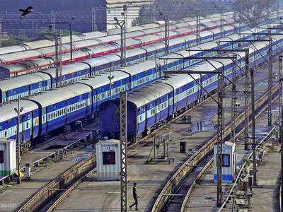 Indian Railway News: रेलवे ने शुरू कीं कुछ और स्पेशल ट्रेनें, होली पर घर जा रहे हैं तो पहले चेक कर लें ये लिस्ट!