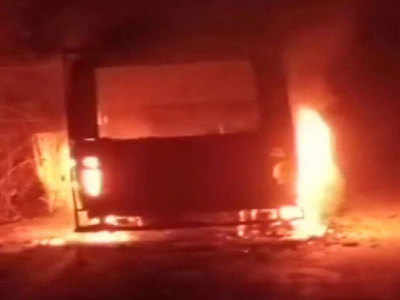 West Bengal Chunav: चुनाव आयोग की गाड़ी में लगाई आग, वोटरों को धमकी... बंगाल में पहले फेज की वोटिंग में गरमाया पारा
