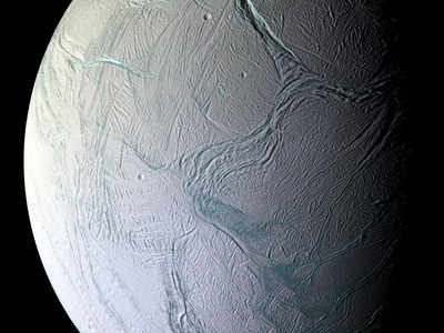 शनि के चांद Enceladus के महासागरों में भी हैं धरती की तरह लहरें, वैज्ञानिक का दावा