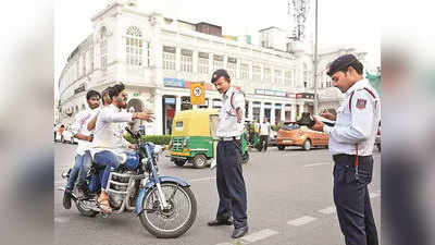 दिल्ली पुलिस ने होली पर यातायात नियमों के उल्लंघन के लिए 3000 से अधिक चालान काटे