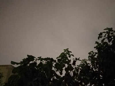 दिल्ली- एनसीआर में अचानक बदला मौसम का मिजाज, छाए बादल, कुछ इलाकों में धूल भरी आंधी