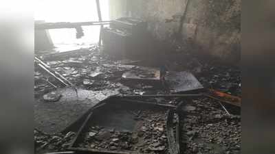 ISBT Delhi Fire: दिल्ली कश्मीरी गेट बस अड्डे के पास लगी भयंकर आग, खाक हो गया पूरा दफ्तर
