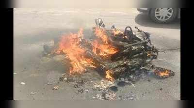 Hapur news : तेज रफ्तार बाइक में लगी आग, जिंदा जलने से युवक की हुई दर्दनाक मौत