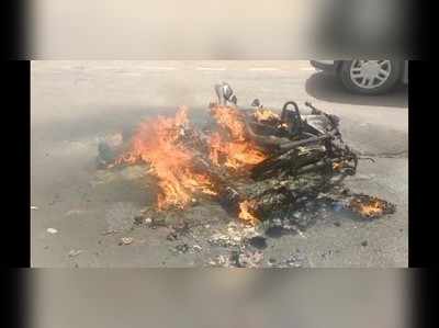 Hapur news : तेज रफ्तार बाइक में लगी आग, जिंदा जलने से युवक की हुई दर्दनाक मौत