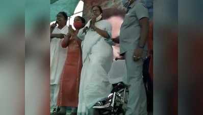 West Bengal election: नंदीग्राम में चुनाव प्रचार का आखिरी दिन, जब राष्ट्रगान के दौरान वीलचेयर से उठ खड़ी हुईं ममता बनर्जी