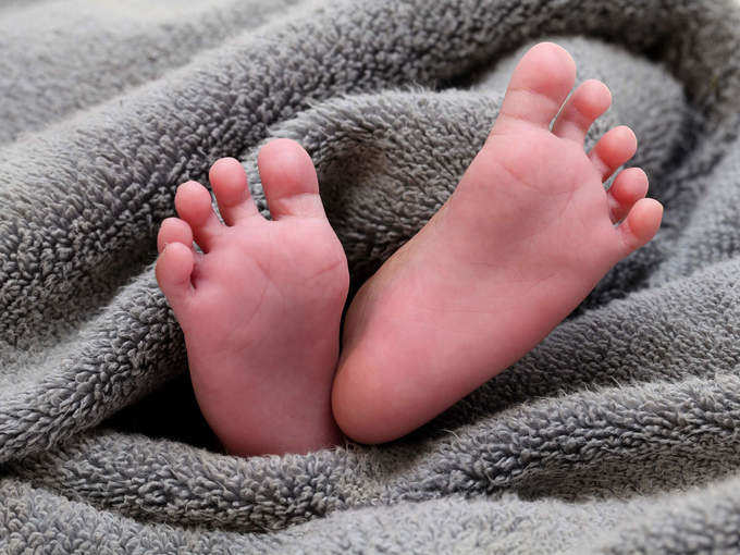 जन्म के दो घंटे बाद बच्ची ने तोड़ा दम