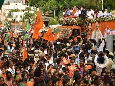 విమర్శైనా.. పొగడ్త అయినా  ఓ రేంజ్‌లో.. తమిళ నేతల స్టైలే వేరు సుమీ!!