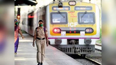 Mumbai Local Train : अनुशासित हैं लोकल में सफर करने वाले यात्री! 300 क्लीन अप मार्शल तैनात होने के बाद भी धीमी कार्रवाई