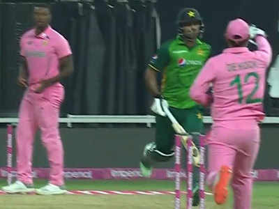 Fakhar Zaman Run Out By Quinton de Kock Fake Fielding: क्विंटन डि कॉक की फेक फील्डिंग के शिकार हुए फखर जमां, दोहरा शतक चूके