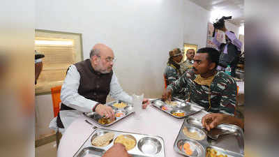 Bijapur Encounter: देश के जांबाजों का जोश हाई, CRPF कैंप में जवानों के साथ शाह ने खाया खाना