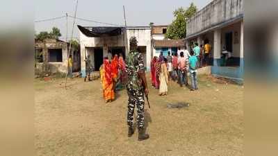 মগরাহাটে দুই প্রার্থীর মধ্যে হাতাহাতি, ISF কর্মীকে বুথে ঢুকতে বাধা