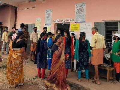 സംസ്ഥാനത്ത് പോളിങ്ങ് പുരോഗമിക്കുന്നു; കണ്ണൂരിലും വൈപ്പിനിലും കള്ളവോട്ട്