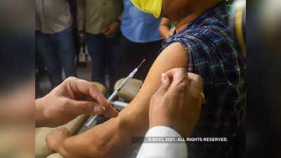 Corona Vaccination: केंद्र सरकार ने 45 साल और उससे अधिक उम्र के अपने सभी कर्मचारियों को कोरोना वैक्सीन लगवाने को कहा