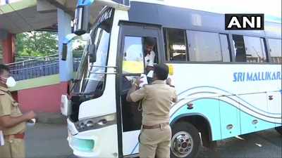 Karnataka bus Strike: वेतन बढ़ाने की मांग को लेकर कर्नाटक में बस कर्मियों की हड़ताल, सरकार ने प्राइवेट बसों को दिया परमिट