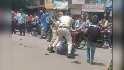 Madhya Pradesh : नाकावरून मास्क खाली घसरला, पोलिसांकडून रस्त्यावरच बेदम मारहाण