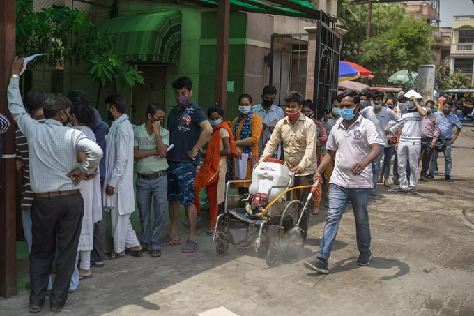 ​महाराष्ट्र करोना संक्रमणानं बेजार