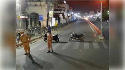 Night Curfew In Lucknow: नाइट कर्फ्यू में हजरतगंज की दुकानें बंद, देर रात तक खुलने वाली नरही बाजार में सन्नाटा, देखें तस्वीरें