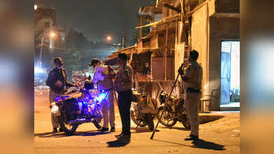 Coronavirus Night Curfew: दिल्ली-NCR का हाल, पुलिस की सख्ती, बॉर्डर पर हंगामा, लोगों में कंफ्यूजन और डर