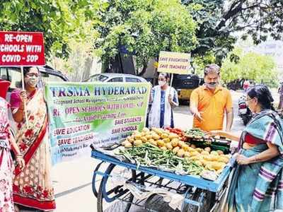 కరోనా ఎఫెక్ట్: కూరగాయలు అమ్ముకుంటున్న ప్రైవేట్ స్కూల్ యజమాని