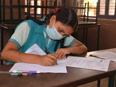 CBSE बोर्डाच्या दहावी, बारावीच्या परीक्षा रद्द करण्याची विद्यार्थ्यांची मागणी