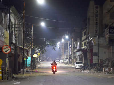 Night curfew in UP: मुरादाबाद में धारा 144 के बाद अब नाइट कर्फ्यू, 16 अप्रैल तक रात 10 से सुबह 6 बे तक बाहर निकलने पर पाबंदी