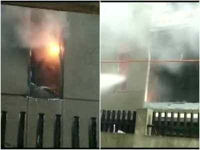 Indore News: कपड़े के शोरूम में शॉर्ट सर्किट से लगी आग, कर्मचारियों ने छत पर भाग कर बचाई जान