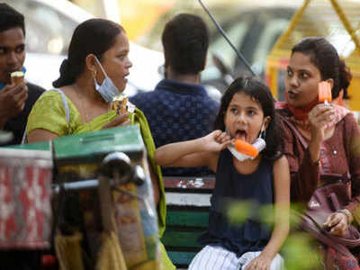 Delhi Weather Update: दिल्ली में अधिकतम तापमान 37.2 डिग्री सेल्सियस, सामान्य से एक डिग्री ज्यादा