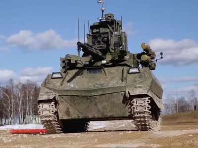 Russia Tank Robots: यूक्रेन से तनाव के बीच रूसी सेना के रोबोट टैंक ऐक्शन में, ताकत जान दहशत में दुनिया
